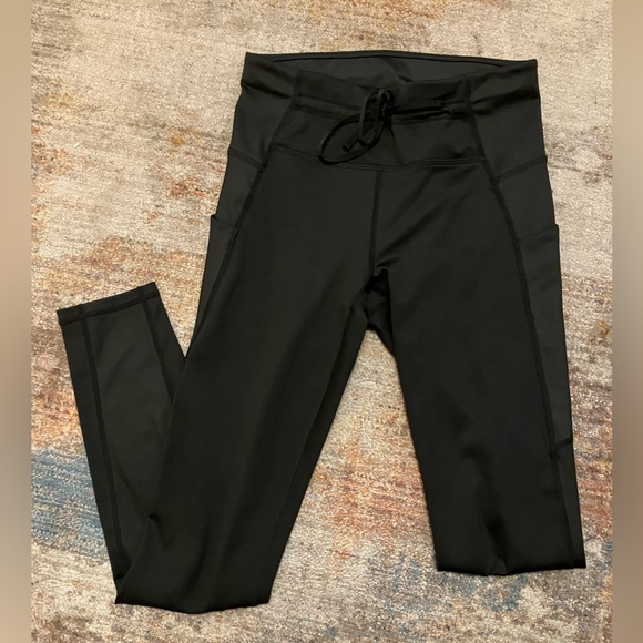 Fabletics Ultracool Shine-Panel 7/8
Pocket Legging XXS - Picture 3 of 3